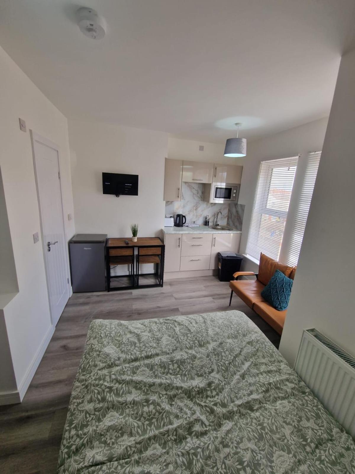 Brand New Studio Flat With Private Bathroom Northampton Ngoại thất bức ảnh